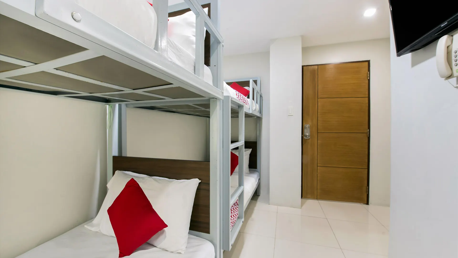 Hotel OYO 152 Sangco Condotel Manila