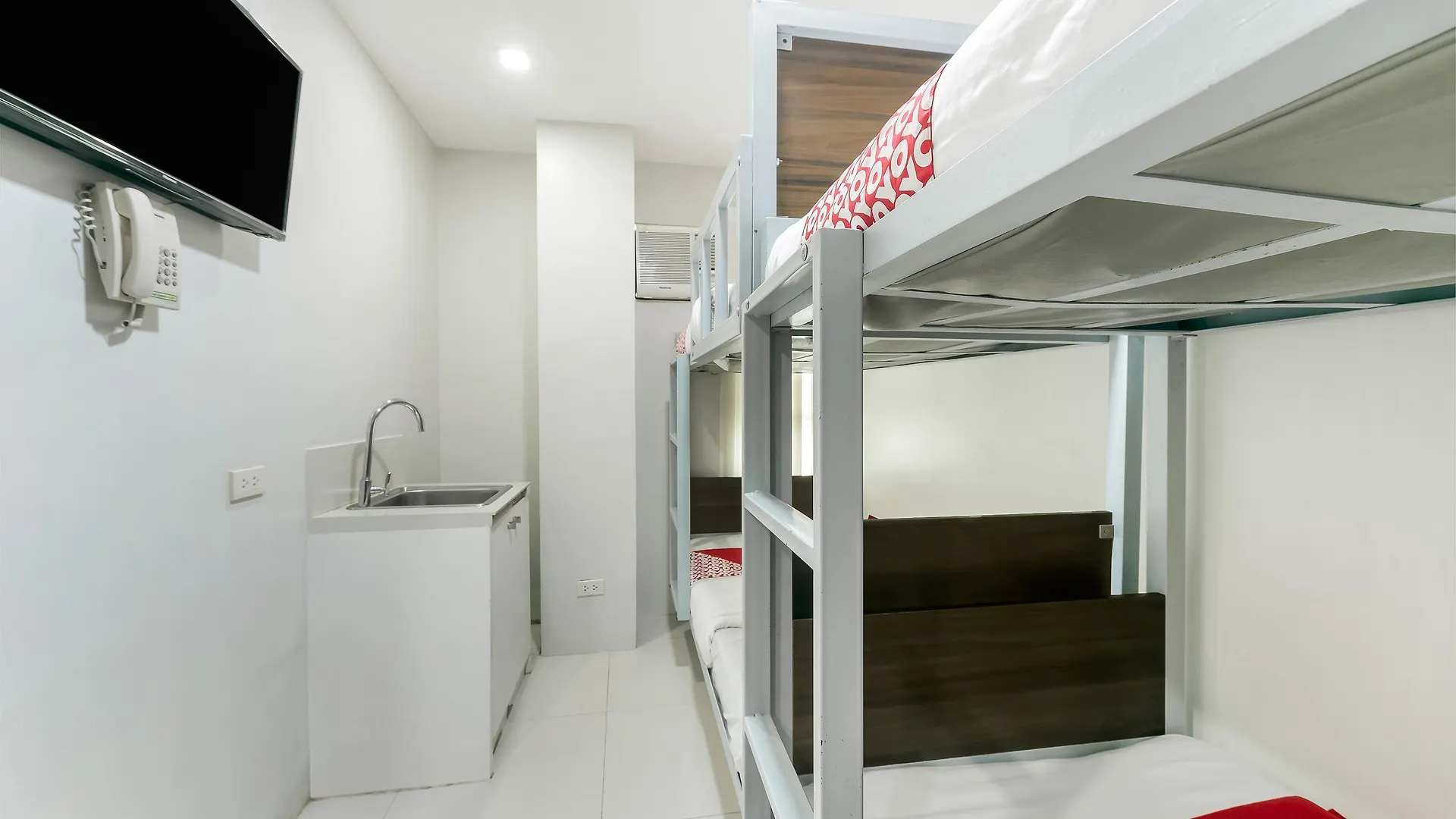 OYO 152 Sangco Condotel Manila Filippine