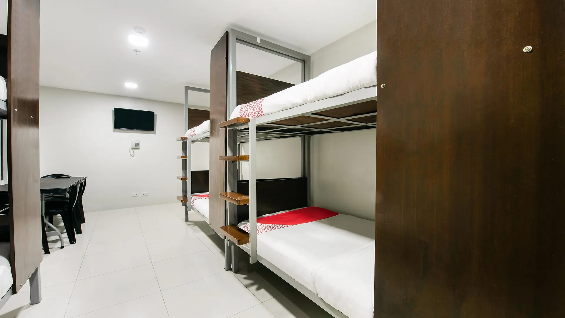 OYO 152 Sangco Condotel Manila