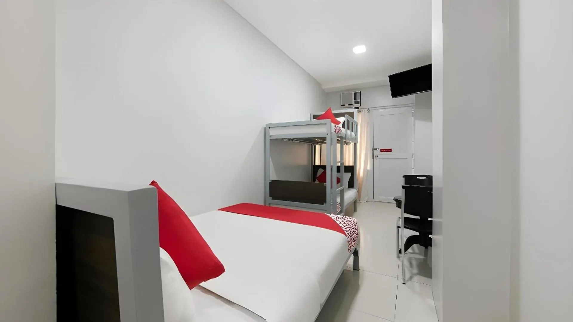 OYO 152 Sangco Condotel Manila 3*,