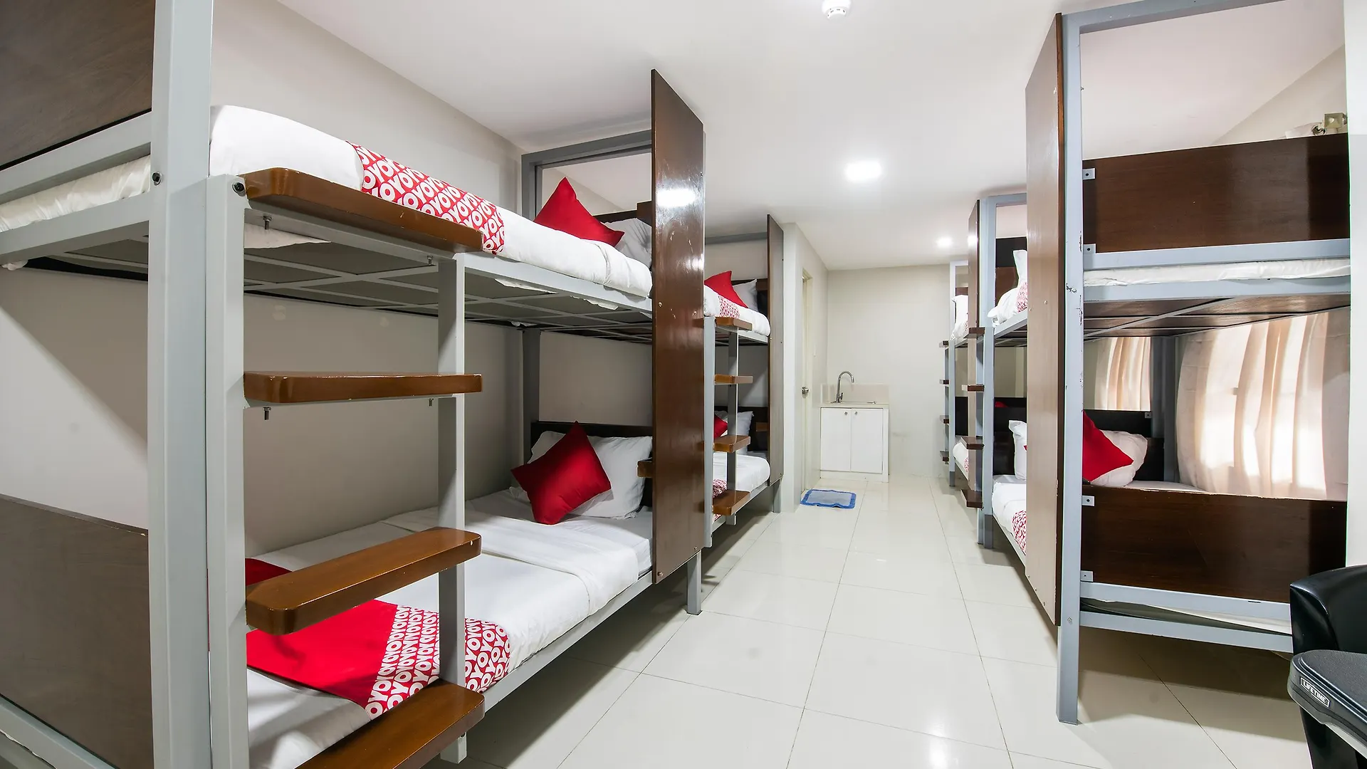 Oyo 152 Sangco Condotel Manila Hotel