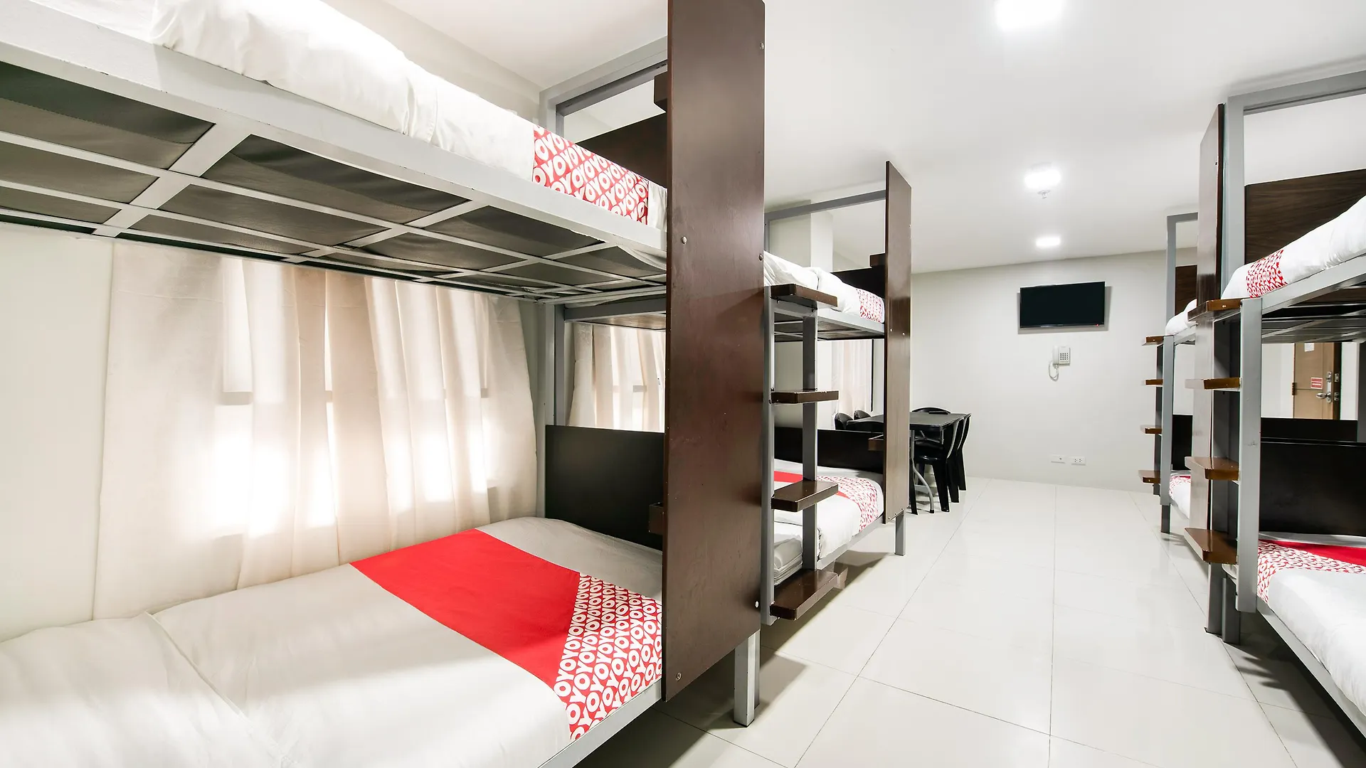 Oyo 152 Sangco Condotel Manilla