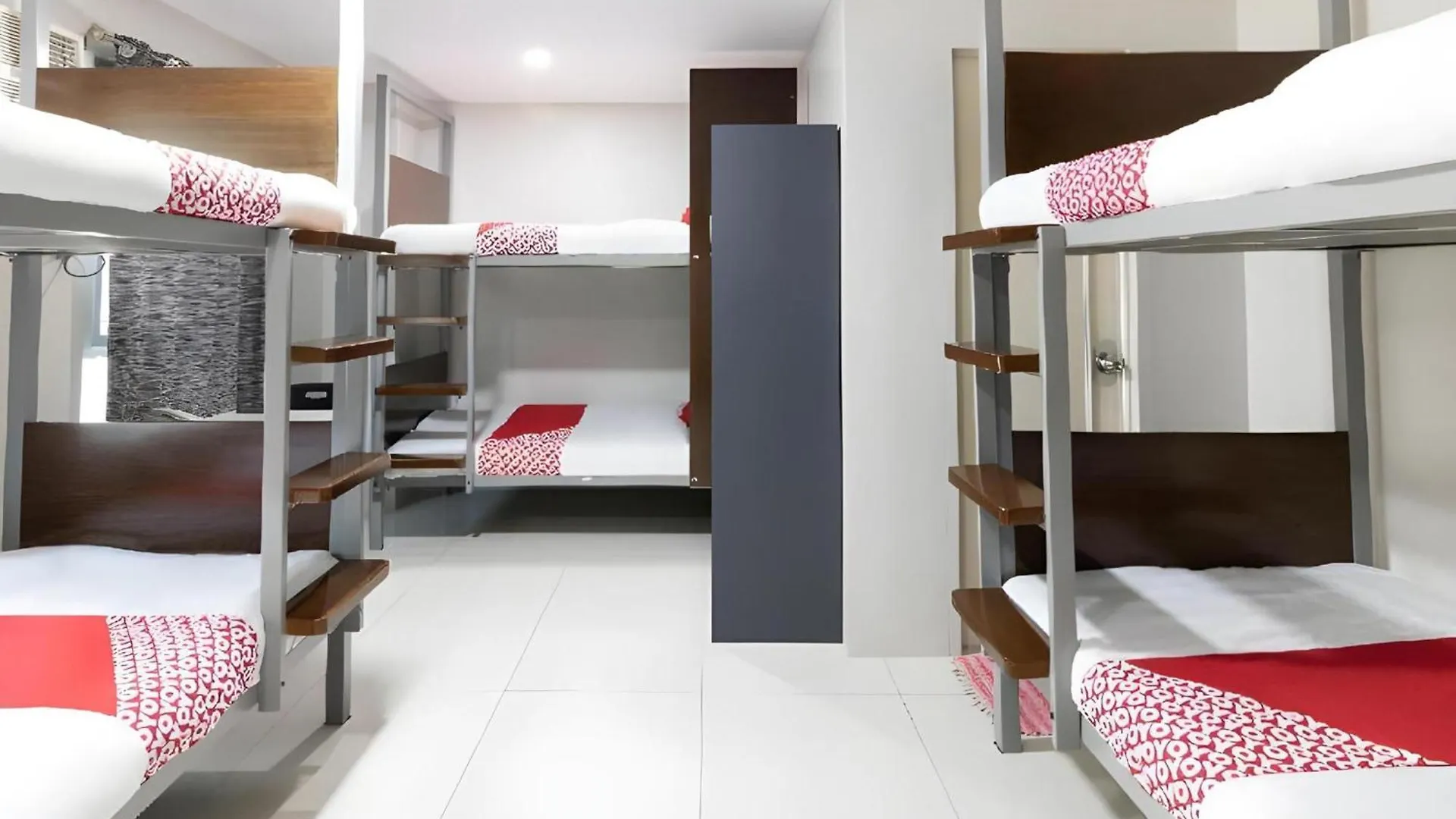 Oyo 152 Sangco Condotel Manilla Hotel
