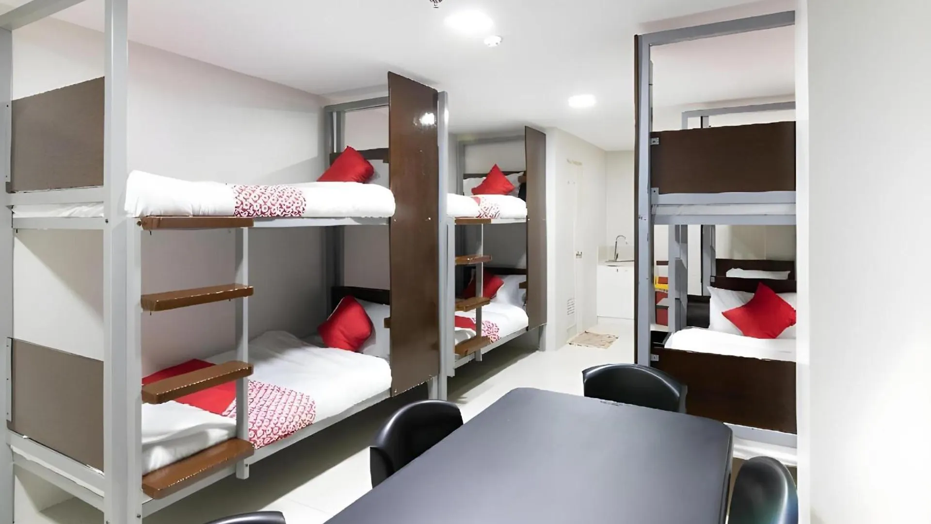 Oyo 152 Sangco Condotel Manilla Hotel